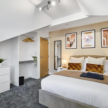 Apartment Estcourt Avenue
