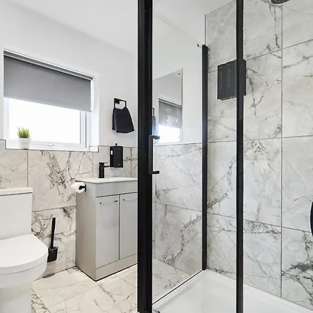 Estcourt Avenue Apartment *