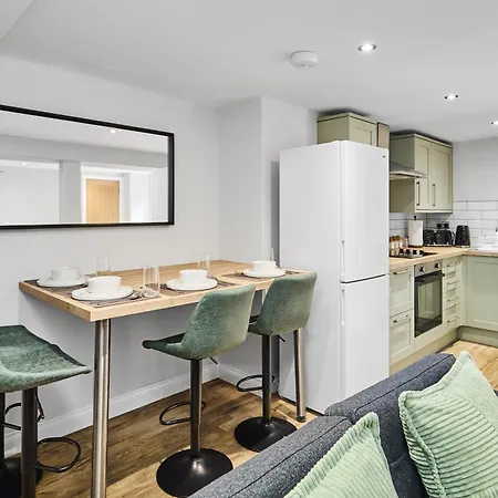 Apartment Estcourt Avenue *